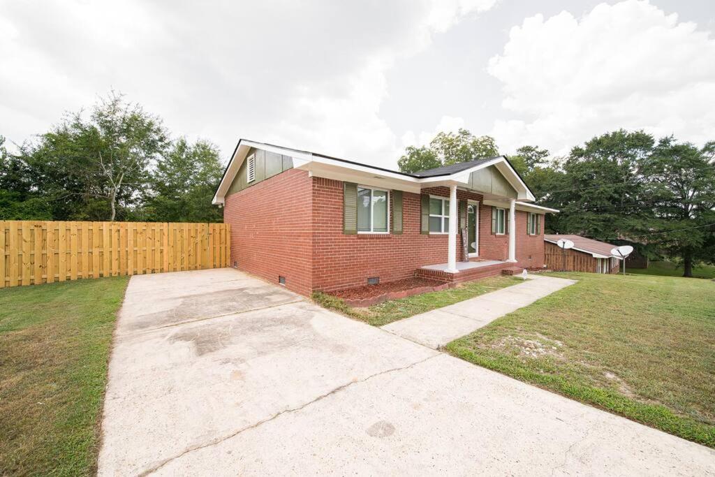 Cozy Brick Ranch Home Owned And Operated By An Army Soldier!! Columbus Exteriör bild