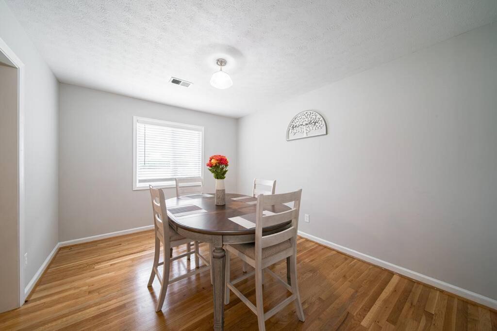 Cozy Brick Ranch Home Owned And Operated By An Army Soldier!! Columbus Exteriör bild