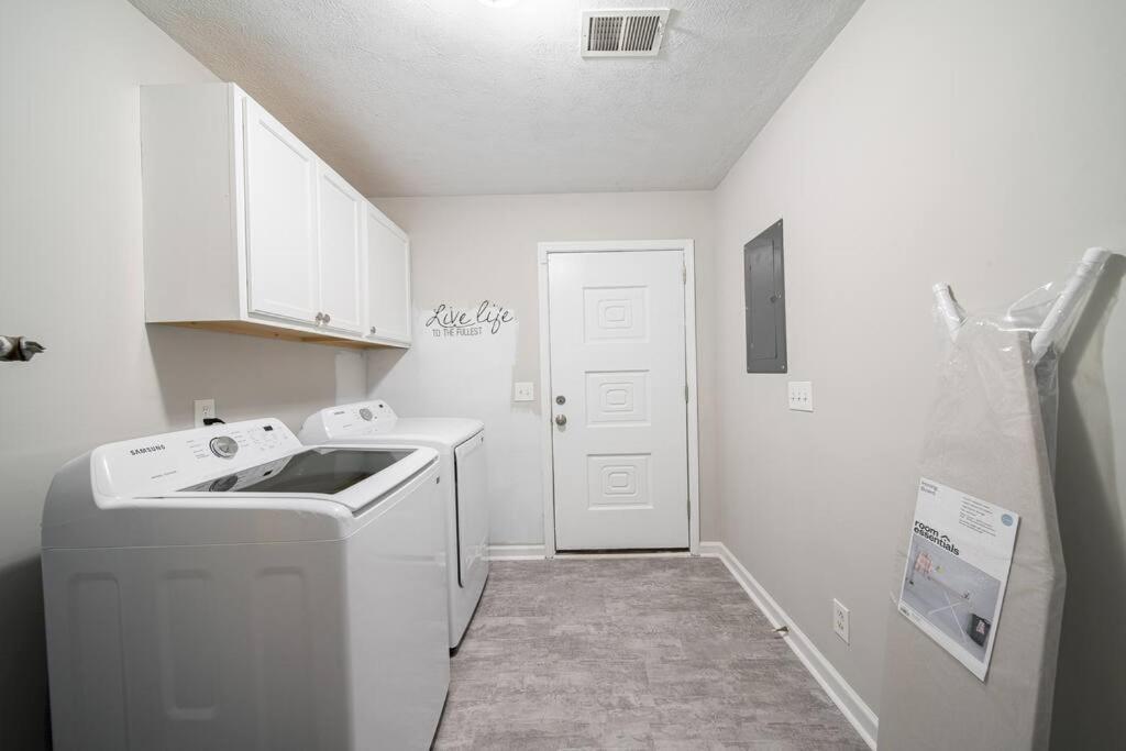 Cozy Brick Ranch Home Owned And Operated By An Army Soldier!! Columbus Exteriör bild