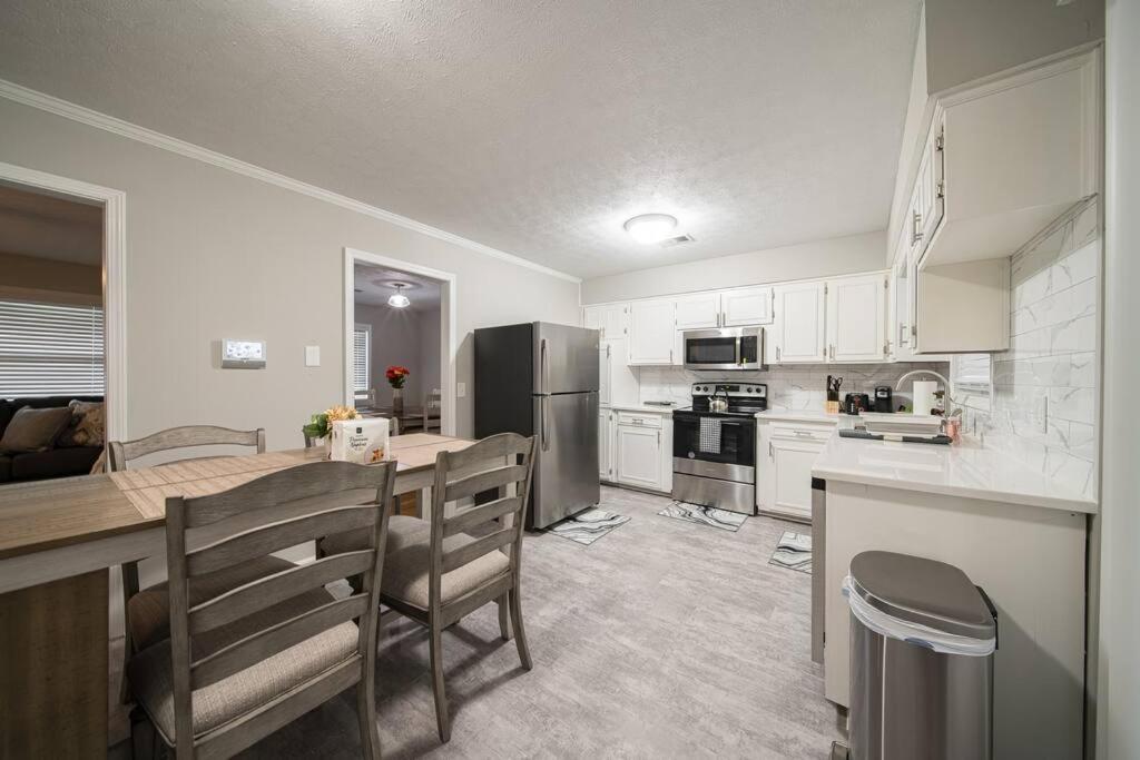 Cozy Brick Ranch Home Owned And Operated By An Army Soldier!! Columbus Exteriör bild