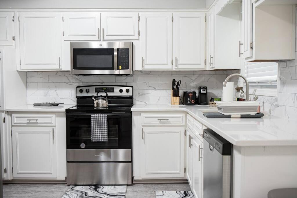 Cozy Brick Ranch Home Owned And Operated By An Army Soldier!! Columbus Exteriör bild