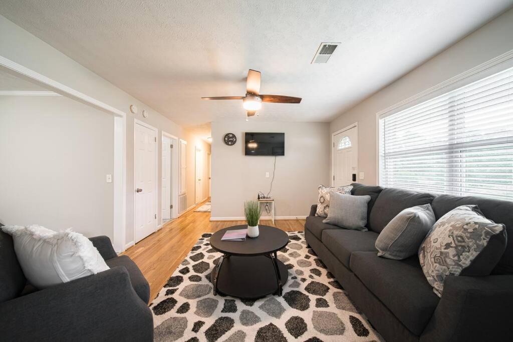 Cozy Brick Ranch Home Owned And Operated By An Army Soldier!! Columbus Exteriör bild