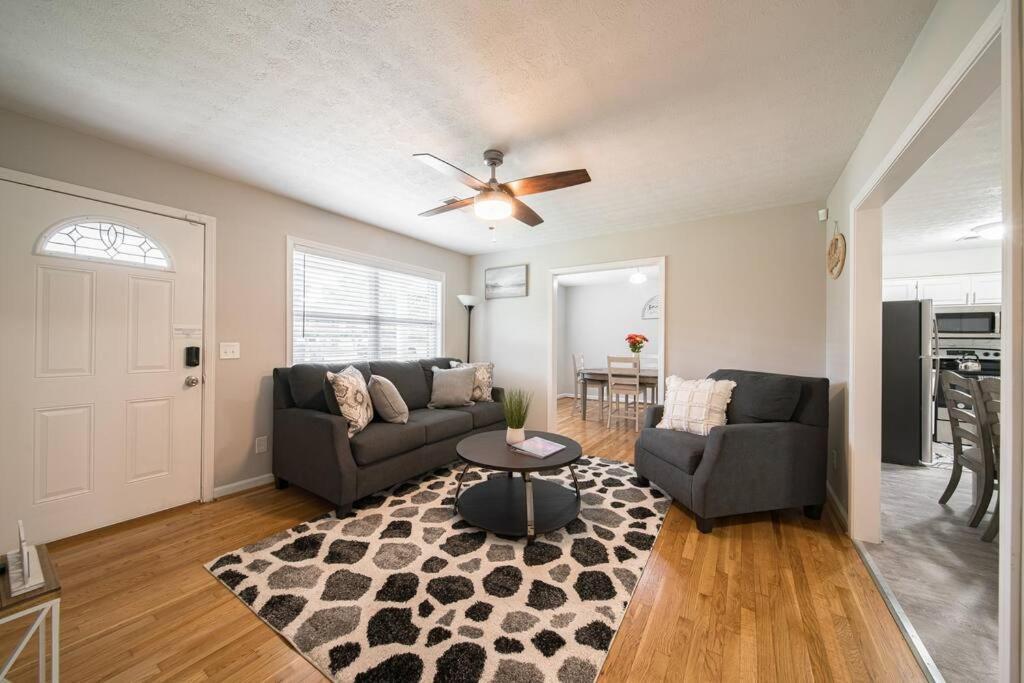 Cozy Brick Ranch Home Owned And Operated By An Army Soldier!! Columbus Exteriör bild