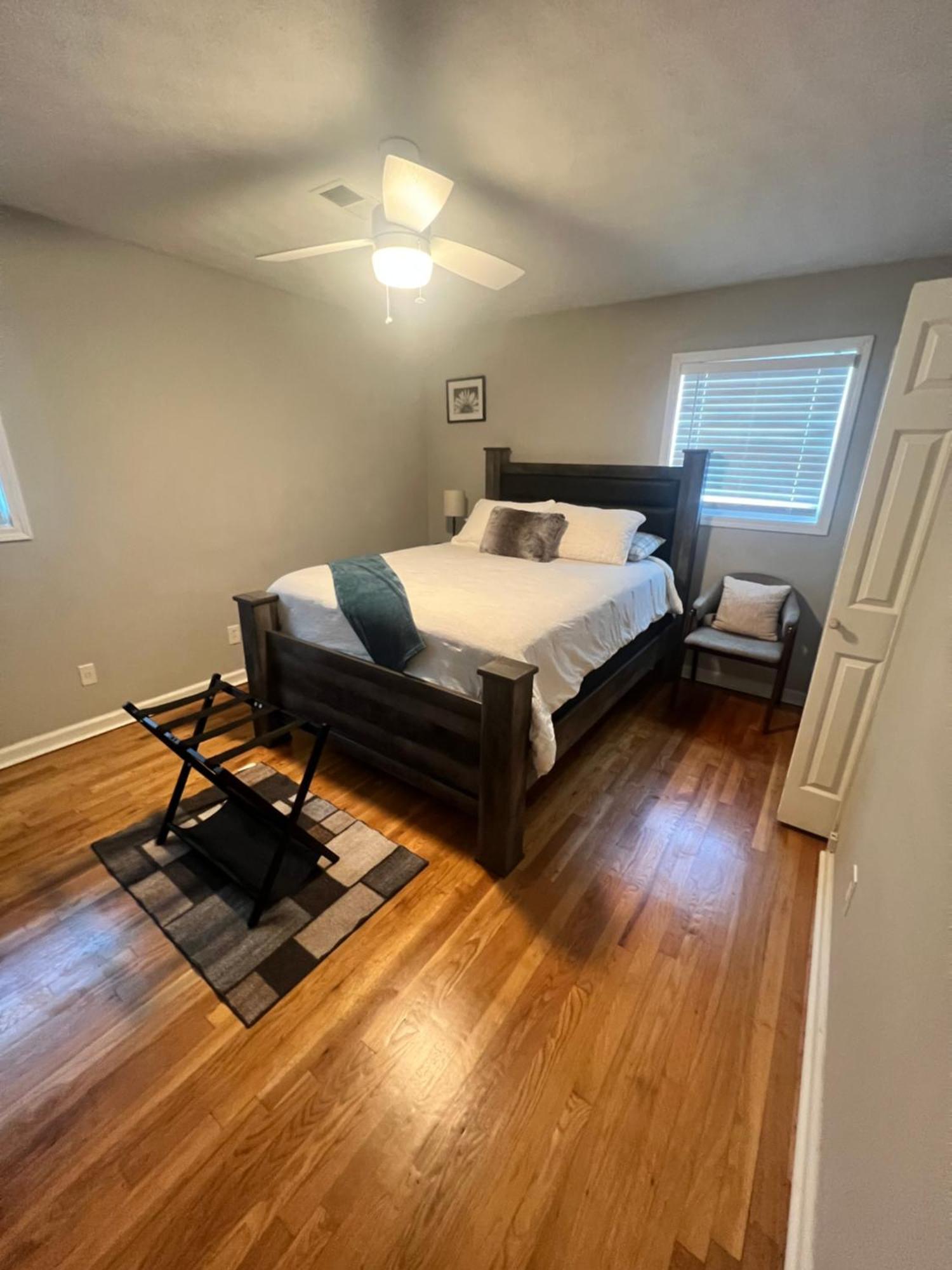 Cozy Brick Ranch Home Owned And Operated By An Army Soldier!! Columbus Exteriör bild